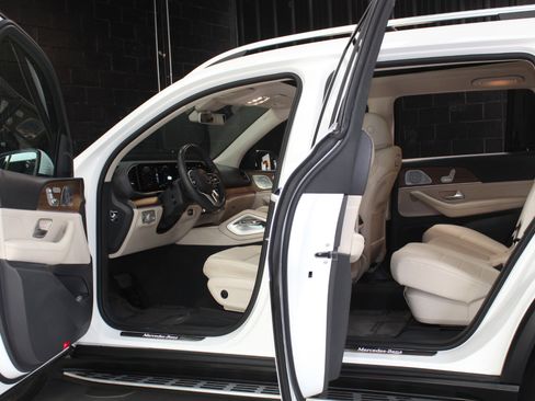 Used 2020 Mercedes-Benz GLS 450 4MATIC image 30