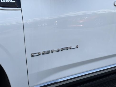 Used 2023 GMC Yukon XL Denali RWD image 4
