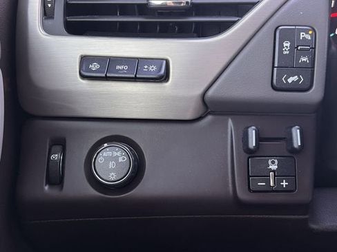 Used 2019 GMC Yukon XL Denali w/ Open Road Package image 22