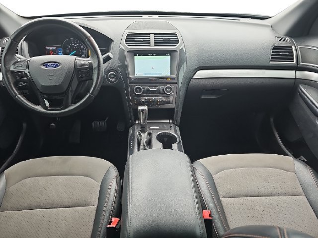Used 2017 Ford Explorer XLT w/ Equipment Group 202A AWD/4WD image 9