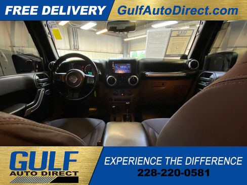Used 2013 Jeep Wrangler Unlimited Rubicon w/ Connectivity Group AWD/4WD image 2