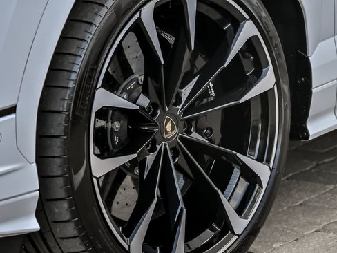 Used 2024 Lamborghini Urus S AWD/4WD image 9