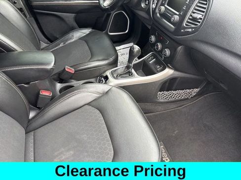 Used 2018 Jeep Compass Latitude FWD image 36