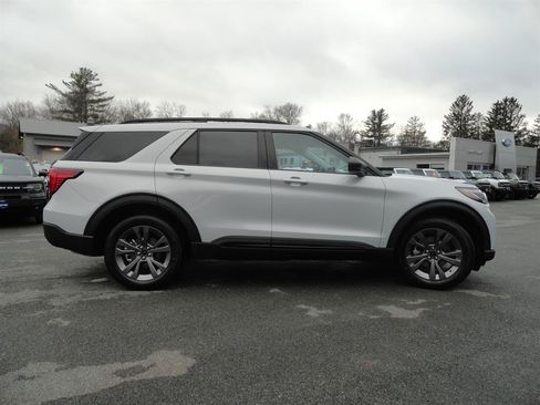New 2026 Ford Explorer Active w/ Active Comfort Package AWD/4WD image 4
