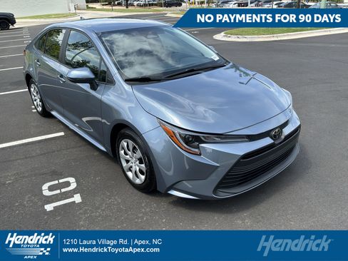 Used 2025 Toyota Corolla LE FWD image 1