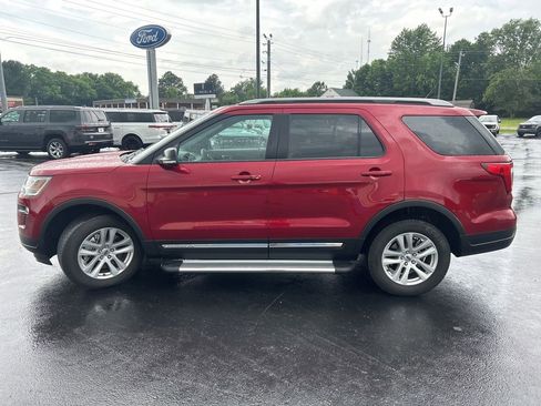 Used 2018 Ford Explorer XLT w/ Equipment Group 202A AWD/4WD image 5