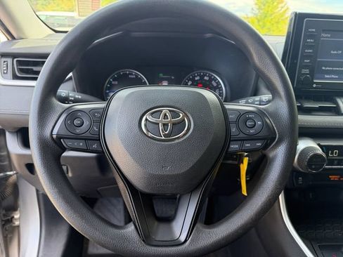 Used 2020 Toyota RAV4 LE w/ Carpet Mat Package AWD/4WD image 32