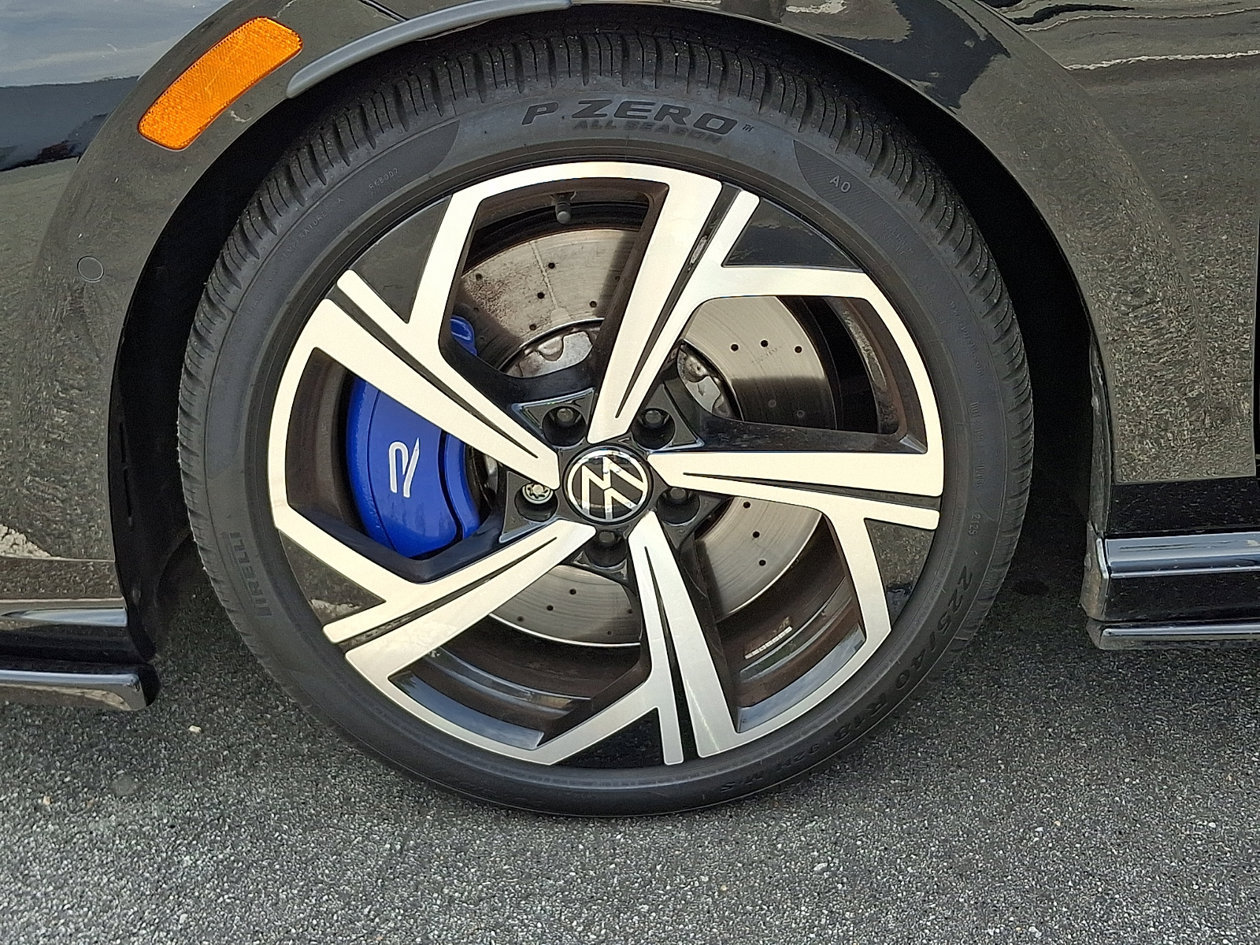 Used 2024 Volkswagen Golf R AWD/4WD image 4