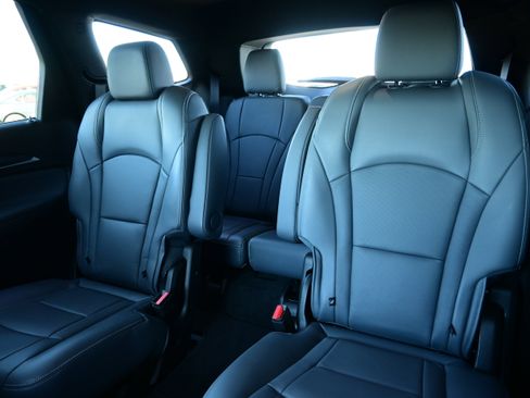 Used 2023 Buick Enclave Essence w/ Experience Buick Package image 27