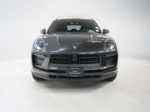 Certified 2025 Porsche Macan image 6
