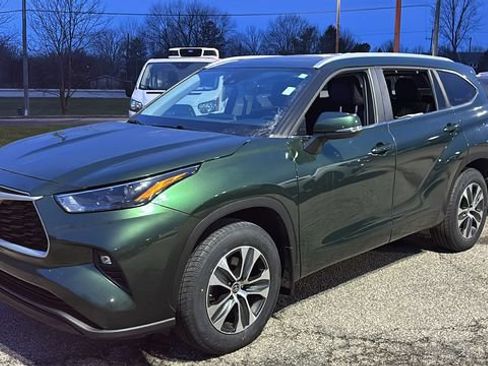 Used 2023 Toyota Highlander XLE w/ Protection Package #3 (TMS) image 2