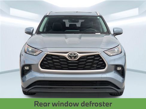 Used 2022 Toyota Highlander XLE FWD image 11