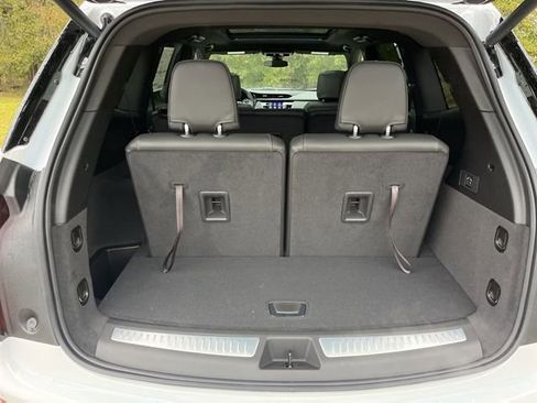 New 2025 Cadillac XT6 Luxury image 5