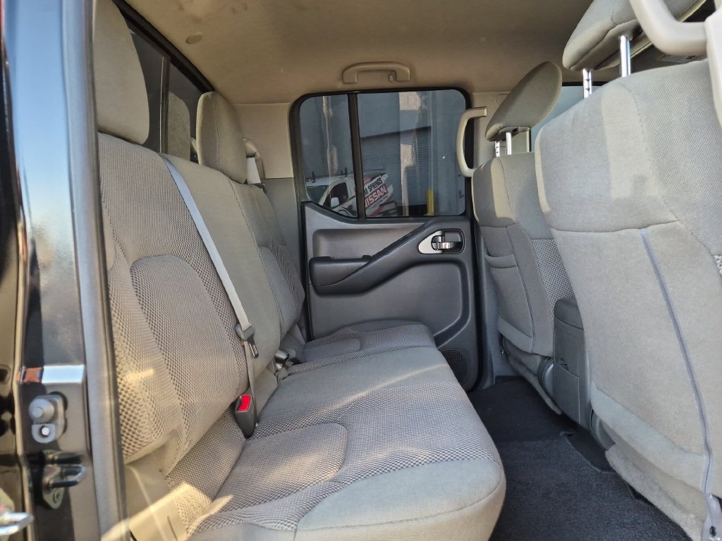 Used 2021 Nissan Frontier SV w/ Midnight Edition Floor Mats RWD image 16