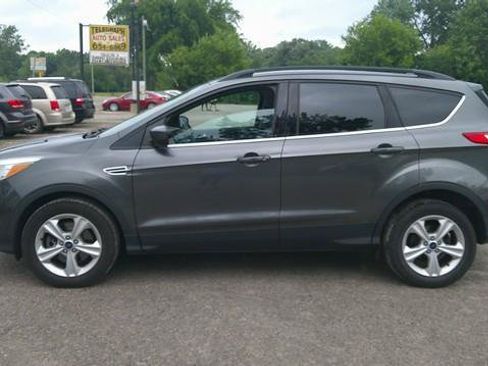 Used 2016 Ford Escape SE w/ Equipment Group 201A FWD image 11