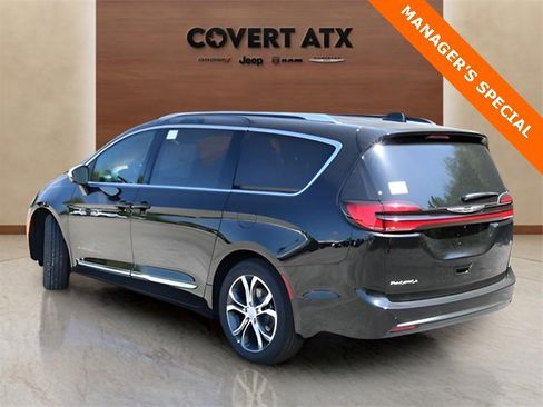 New 2026 Chrysler Pacifica Pinnacle image 3
