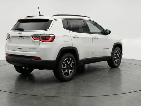 Used 2025 Jeep Compass Trailhawk image 9