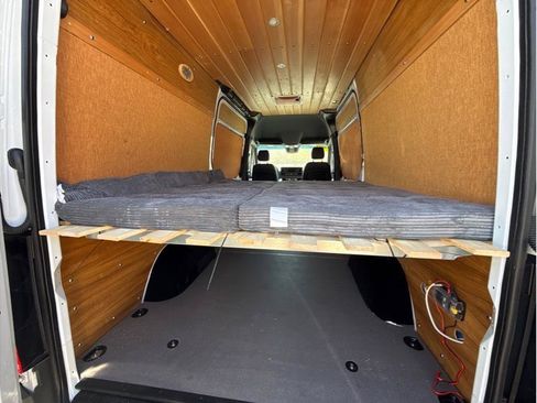 Used 2021 Mercedes-Benz Sprinter 2500 image 20