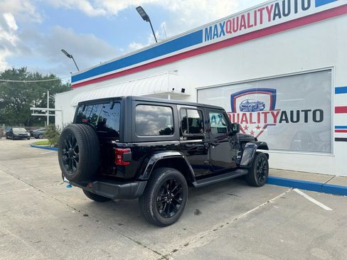 Used 2023 Jeep Wrangler Unlimited Sahara w/ Cold Weather Group AWD/4WD image 38