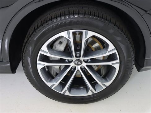 Certified 2025 Audi Q7 2.0T Premium Plus w/ Premium Plus Package image 9