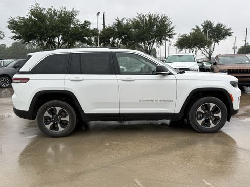 Used 2024 Jeep Grand Cherokee Limited 4xe AWD/4WD image 3