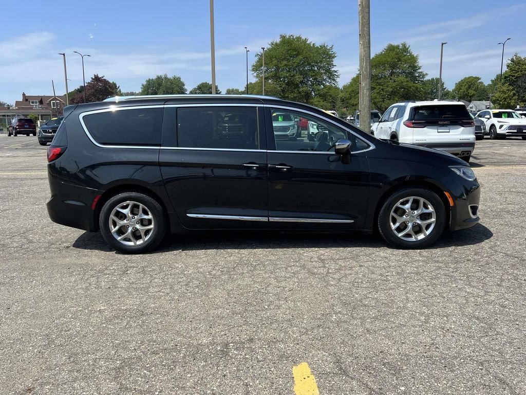 Used 2019 Chrysler Pacifica Limited FWD image 7