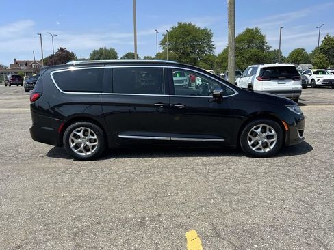 Used 2019 Chrysler Pacifica Limited FWD image 7