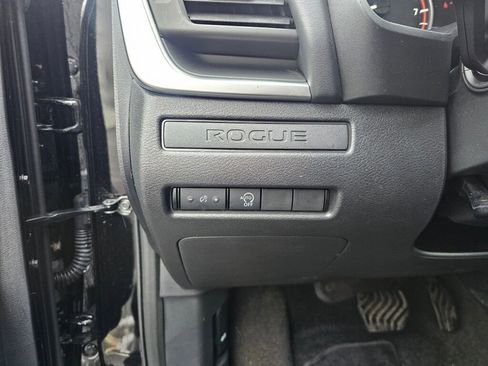 Used 2023 Nissan Rogue S image 28