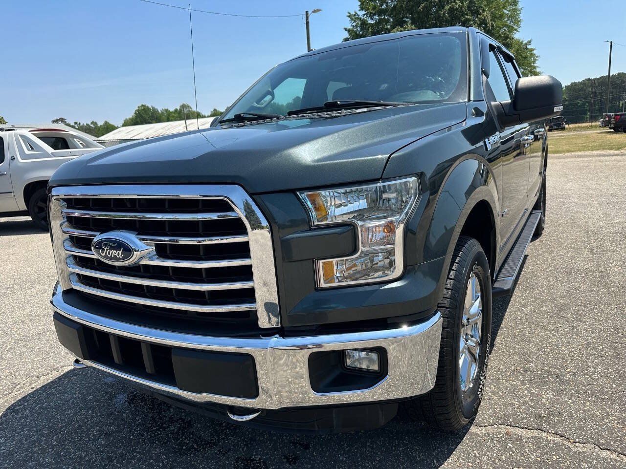 Used 2015 Ford F150 XLT w/ Equipment Group 301A Mid AWD/4WD image 7