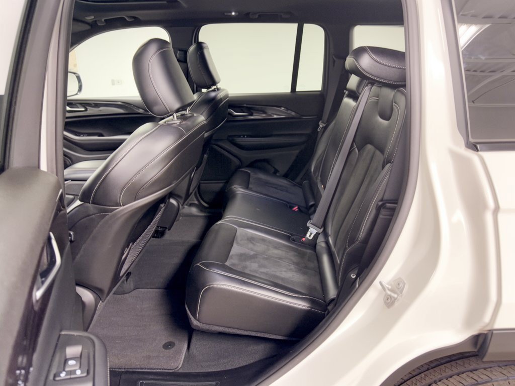 Used 2023 Jeep Grand Cherokee Altitude AWD/4WD image 25