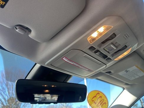 Used 2023 Toyota Highlander Limited image 25