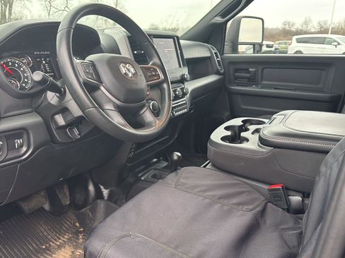 Used 2024 RAM 2500 Tradesman w/ Chrome Appearance Group image 13
