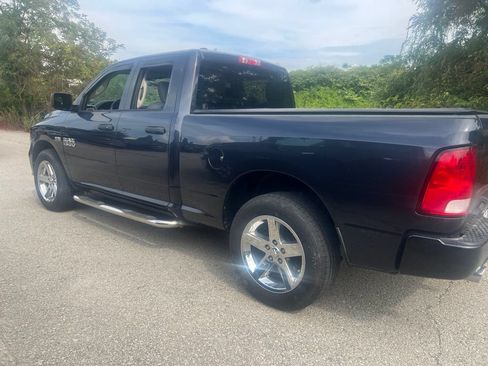 Used 2017 RAM 1500 Express w/ Express Value Package AWD/4WD image 3