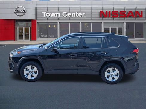 Used 2021 Toyota RAV4 XLE FWD image 4