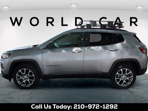 Used 2022 Jeep Compass Latitude image 4