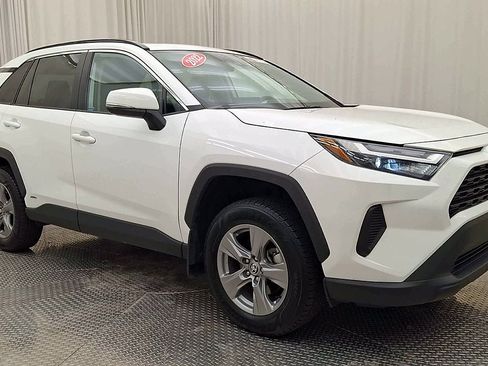 Certified 2022 Toyota RAV4 XLE w/ Convenience Package AWD/4WD image 9
