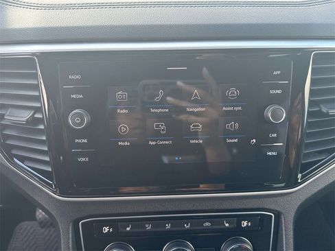 Used 2023 Volkswagen Atlas Cross Sport SE image 18