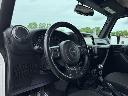 Used 2018 Jeep Wrangler Unlimited Sport w/ Quick Order Package 23W AWD/4WD image 14