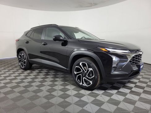 New 2026 Chevrolet Trax RS w/ Sunroof Package image 2