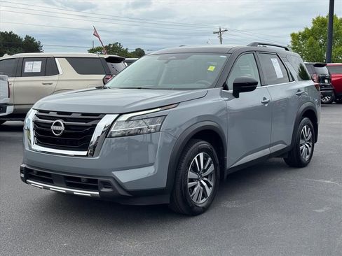 Used 2024 Nissan Pathfinder SL FWD image 7