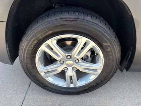 Used 2024 GMC Terrain SLE FWD image 15