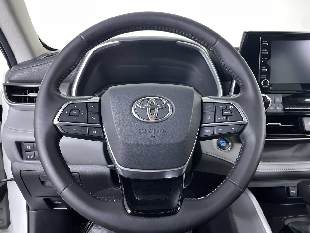 Used 2020 Toyota Highlander XLE AWD/4WD image 14
