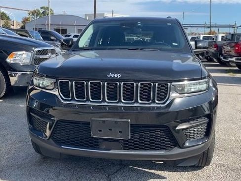 Used 2023 Jeep Grand Cherokee Laredo image 27