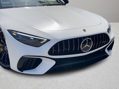 Used 2022 Mercedes-Benz SL 63 AMG 4MATIC w/ Driver Assistance Package image 29