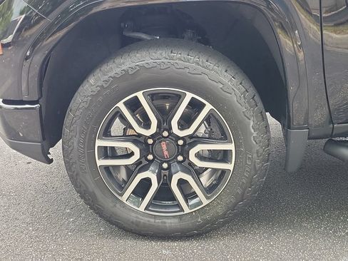 Certified 2022 GMC Sierra 1500 AT4 w/ AT4 Premium Package AWD/4WD image 11