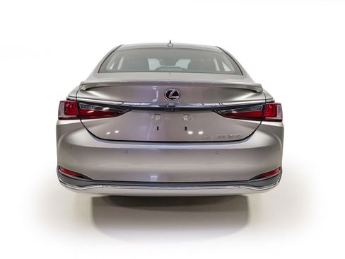 Used 2021 Lexus ES 250 w/ Premium Package image 5