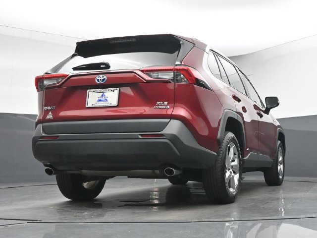 Used 2021 Toyota RAV4 XLE Premium AWD/4WD image 37