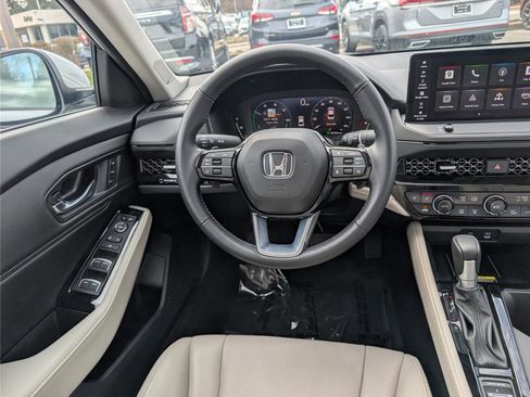 Used 2023 Honda Accord Touring image 17