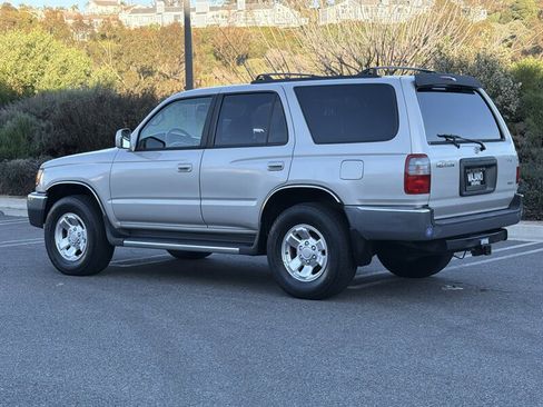 Used 2000 Toyota 4Runner SR5 image 5