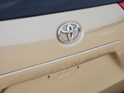 Used 2014 Toyota Sienna XLE image 12